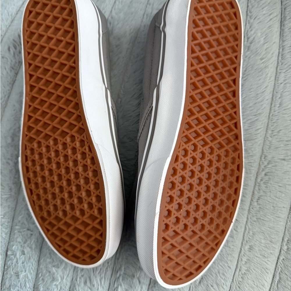 NWOT Vans Gray Casual Slip-On Sneakers Mens 6.5 Women's 8 - Picture 3 of 5